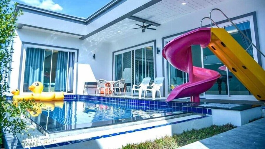 Sunday Sky Hotel in Korean Town Angeles, Near Clark International Airport