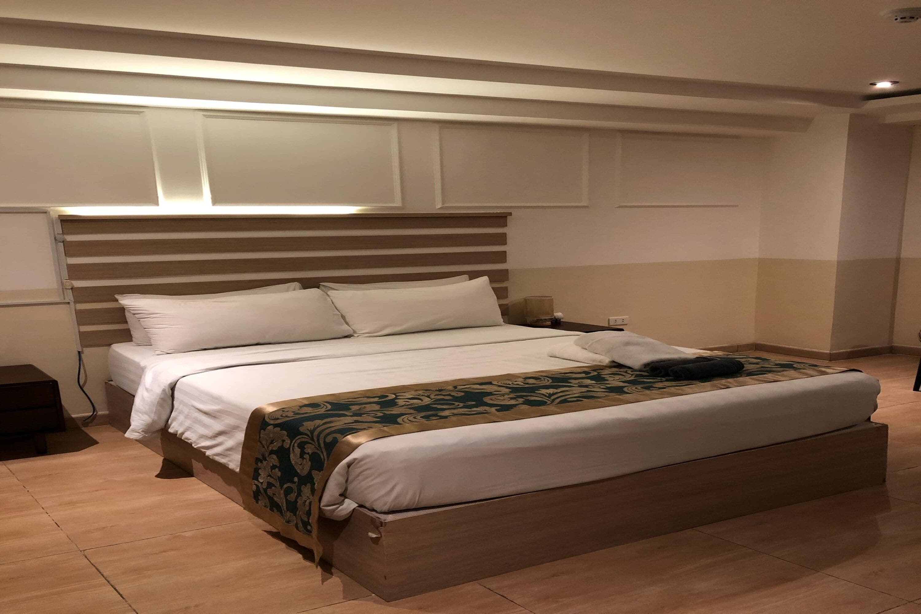 Free WiFi, bed sheets