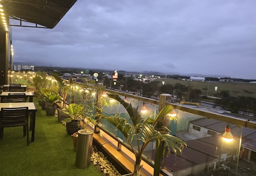 Sunday Sky Hotel in Korean Town Angeles, Near Clark International Airport