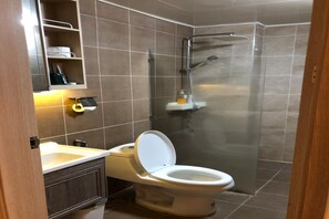 Deluxe Double Room | Bathroom