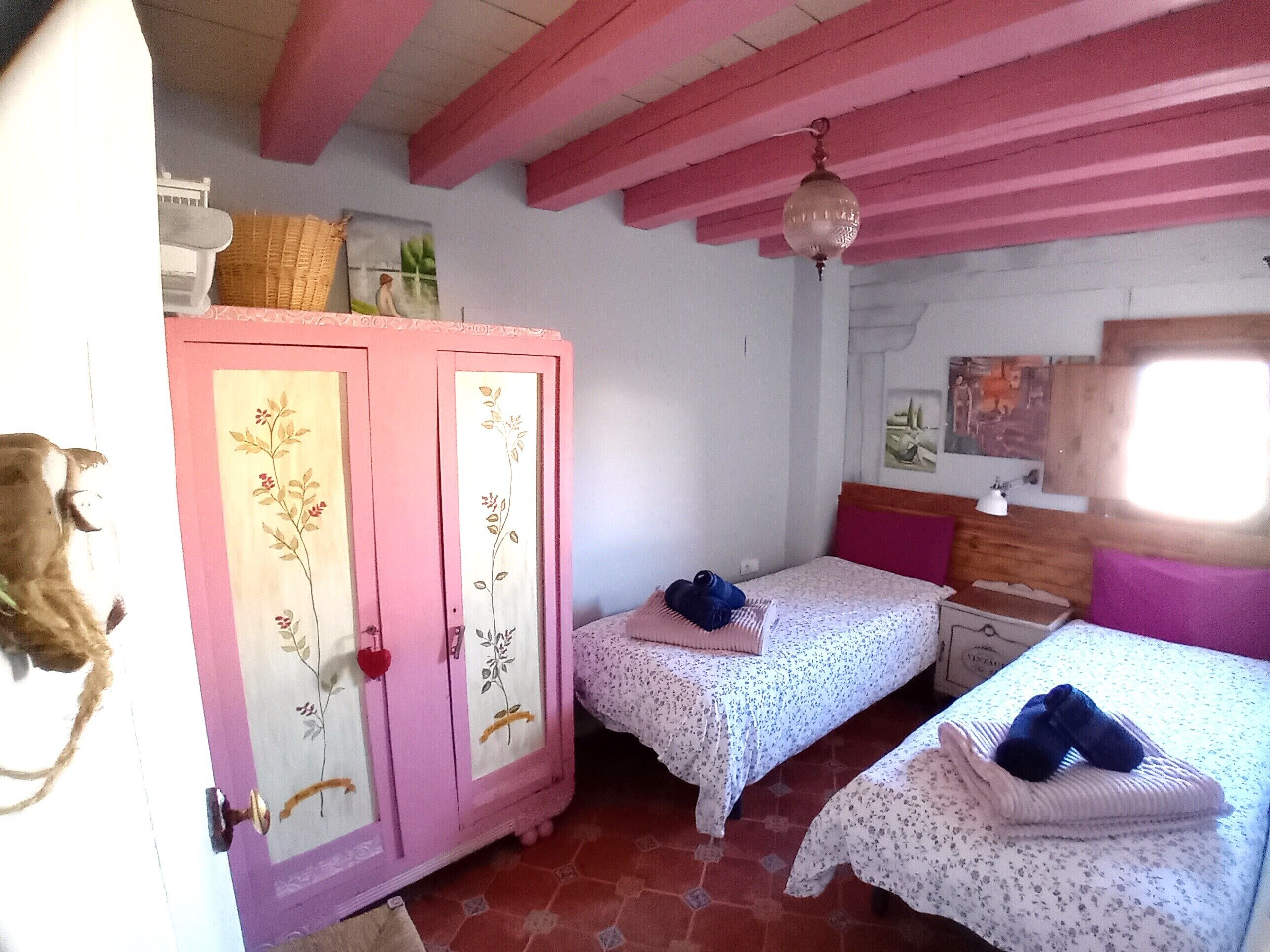 2 bedrooms, iron/ironing board, free WiFi, bed sheets
