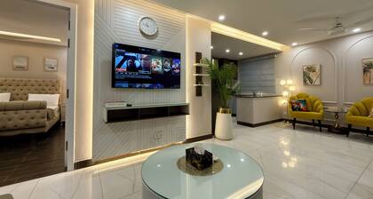 2 Bedroom - Tropical Suite Apartment by Lux Haven Stays - Central Lahore