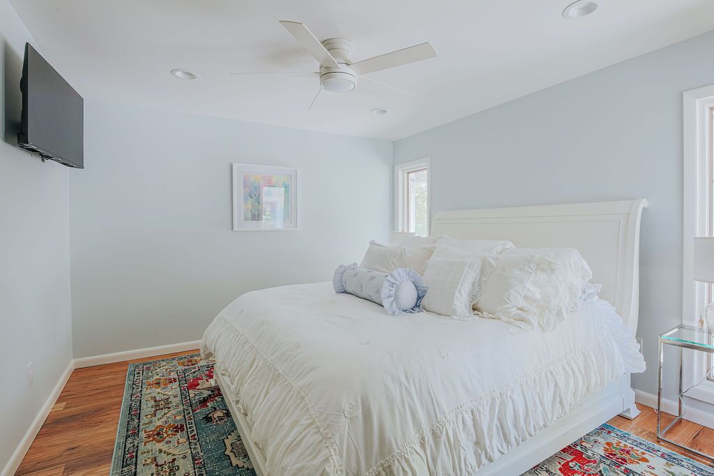 4 bedrooms, WiFi (free), bed sheets