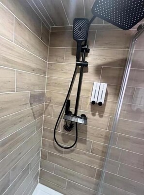 Bathroom - Vrbo Property (La Bourboule)