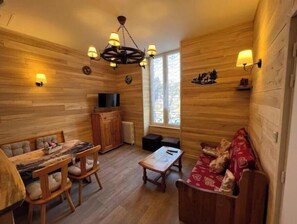Living area - Vrbo Property (La Bourboule)