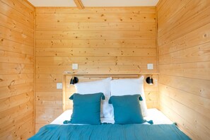 WiFi, bed sheets