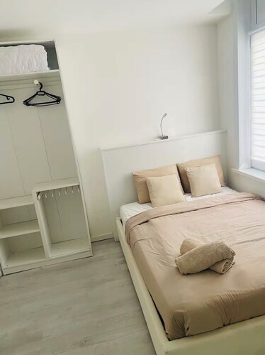 Town house, 4 bedrooms, private bathroom, 10 min from Barbieux park.