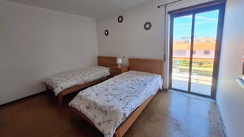2 bedrooms, iron/ironing board, bed sheets