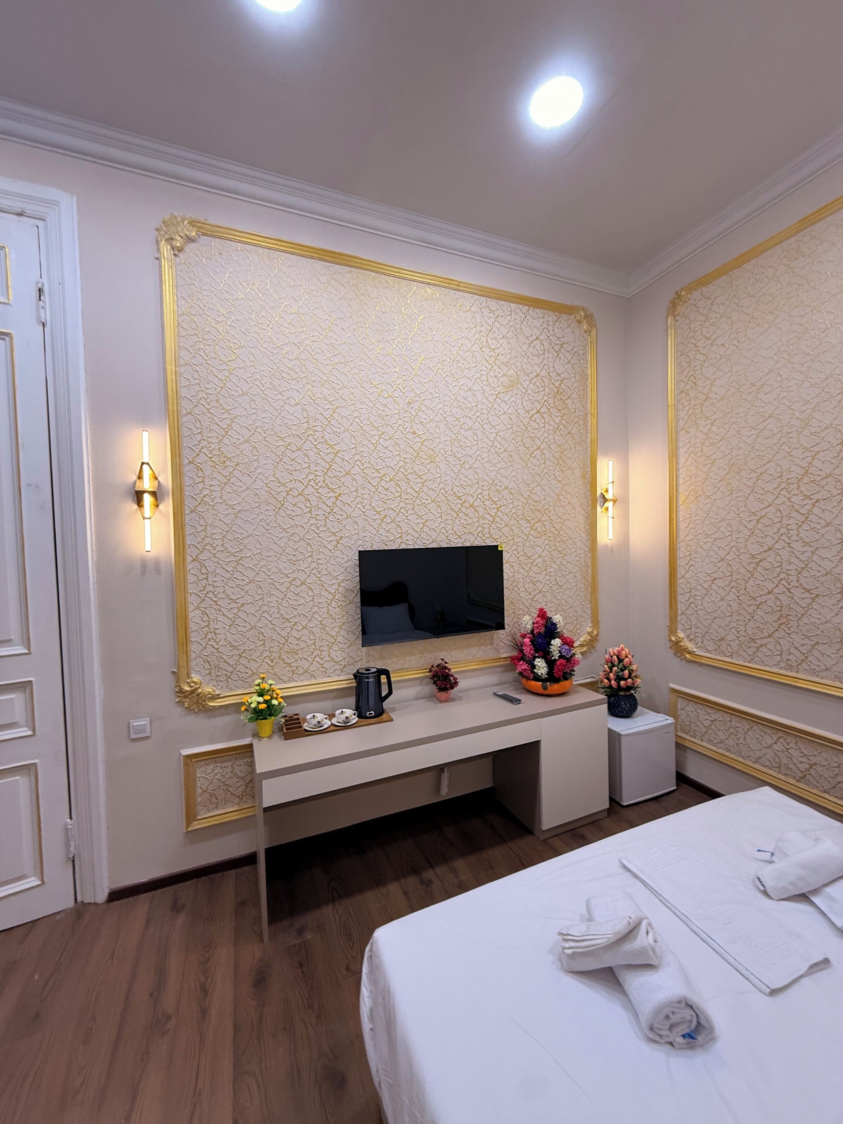 Quarto casal ou duplo econômico | Escrivaninha, espaço de trabalho para notebook