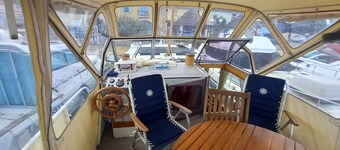 Elegant 35m² houseboat with sheltered terrace for 4 people