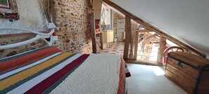 Iron/ironing board, WiFi, bed sheets - “L'air De Vacances” Cottage with Private Terrace and Wi-Fi (Bonnée)