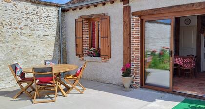 “L'air De Vacances” Cottage with Private Terrace and Wi-Fi