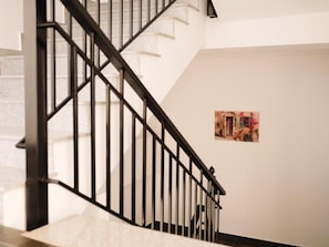A staircase with black railings leading to a landing. - Hotel Keli Ksamil (Ksamil)