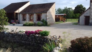 A rural property with stone buildings, a gravel driveway, and surrounding greenery. - Bed and Breakfast 'L'églantier' (Bonnée)
