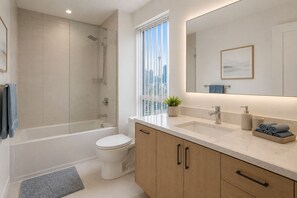 Elite-Zimmer | Badezimmer | Haartrockner, Handtücher, Seife, Shampoo