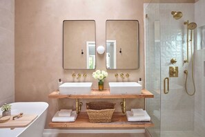 Bathroom - Beautiful 3-bedroom equestrian estate in Malibu perfect for relaxing getaways (Malibu)