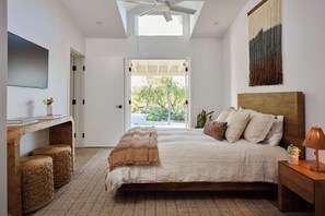 Room - Beautiful 3-bedroom equestrian estate in Malibu perfect for relaxing getaways (Malibu)