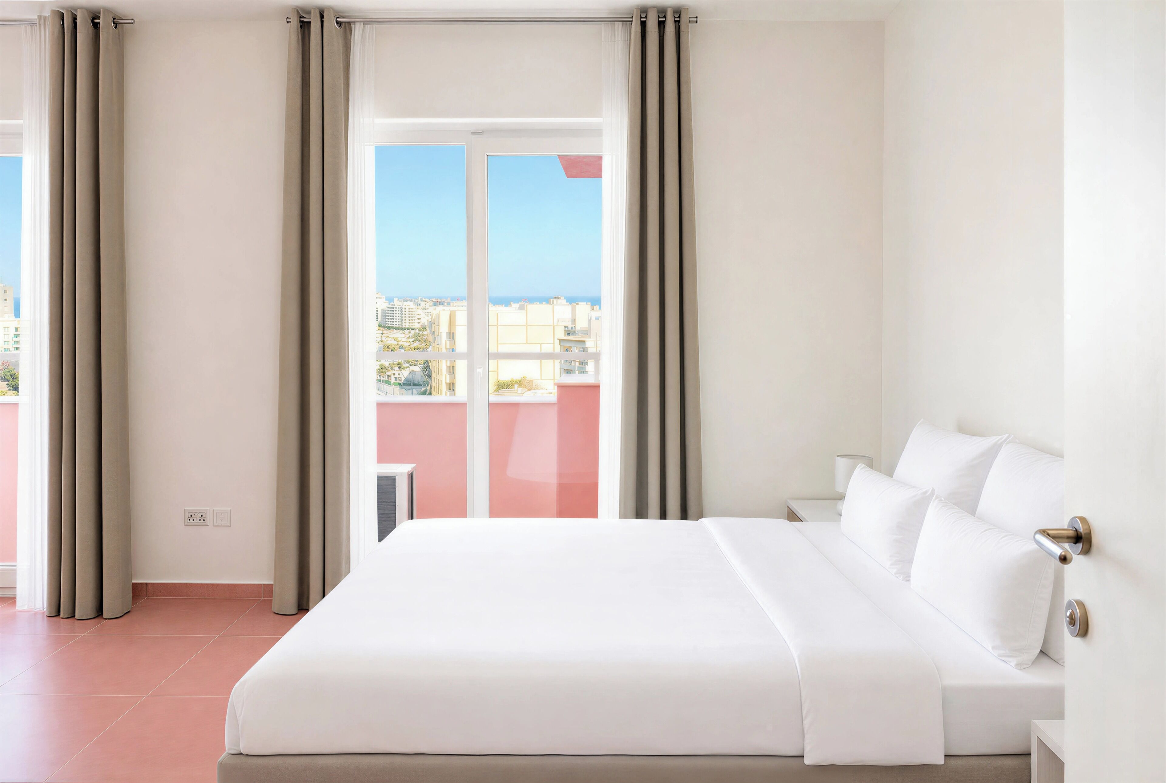In-room safe, soundproofing, iron/ironing board, free WiFi