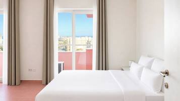 In-room safe, soundproofing, iron/ironing board, free WiFi