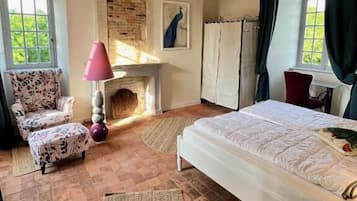 Deluxe Double Room, Pets allowed, Courtyard View | Iron/ironing board, free WiFi