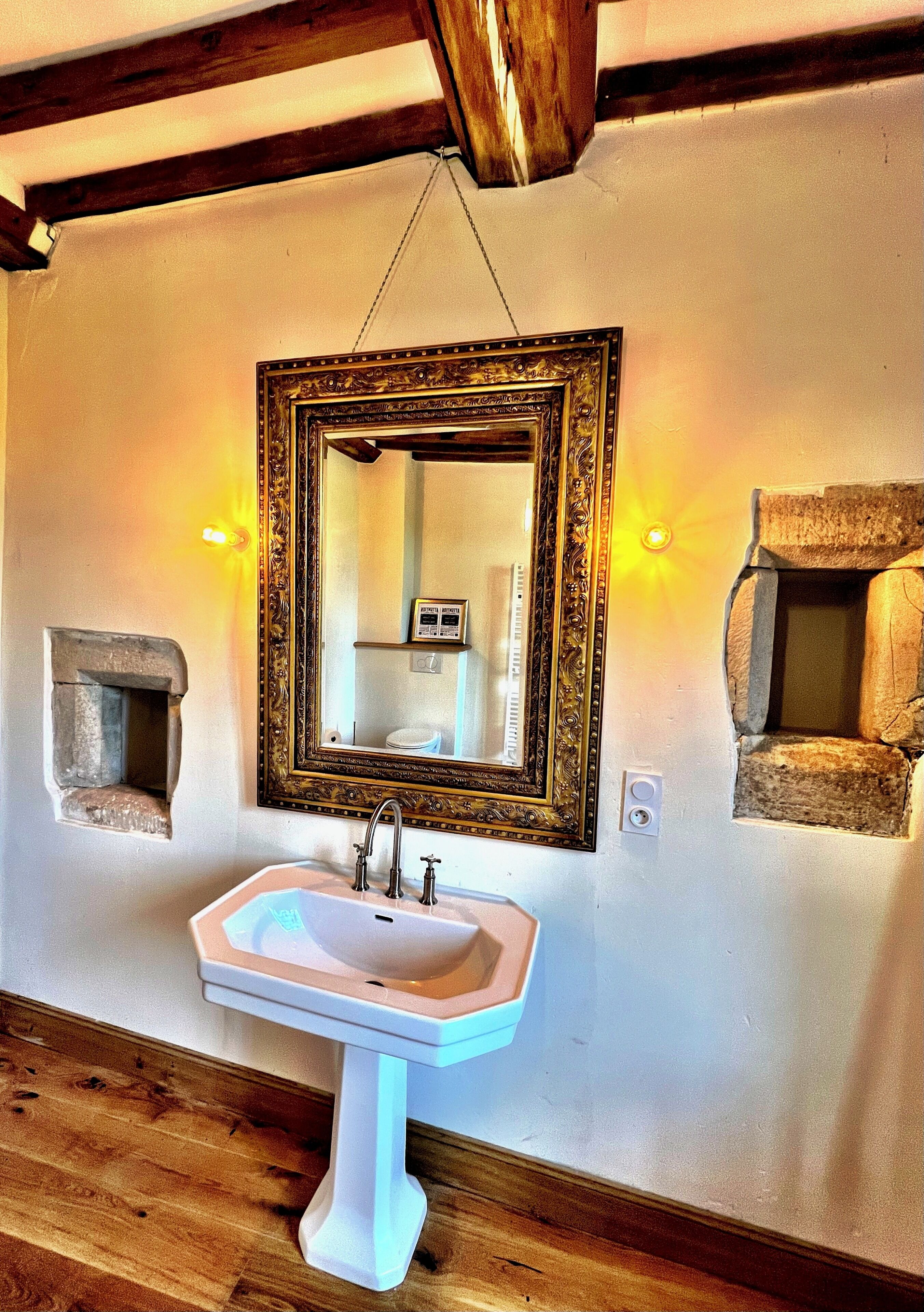 Deluxe Double Room, Courtyard View | Bathroom