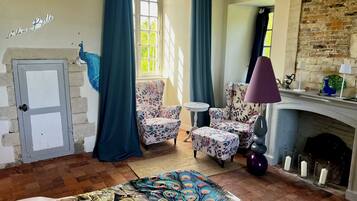 Deluxe Double Room, Courtyard View | Iron/ironing board (on request), WiFi (free)