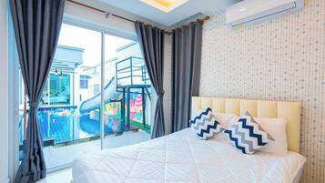 Family Three-bedroom pool Villa | Desk, free WiFi, bed sheets