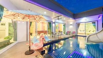 Hồ bơi ngoài trời