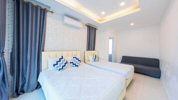 Family Three-bedroom pool Villa | Escrivaninha, Wi-Fi de cortesia, roupa de cama