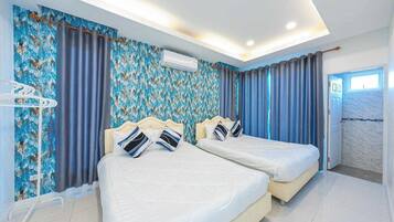 Family Three-bedroom pool Villa | Desk, free WiFi, bed sheets