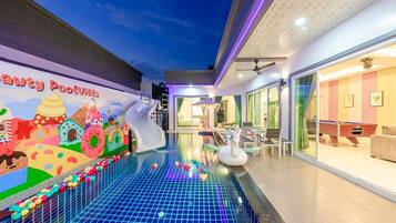 Kolam renang outdoor