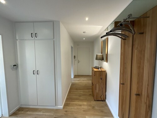 The approx. 60 m², stylish 2-room apartment for 2 persons is located in Bad Zwischenahn. The apartment on the upper floor was renovated in 2026 and offers everything you need for a comfortable stay over a longer period of time.