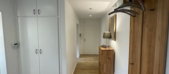 The approx. 60 m², stylish 2-room apartment for 2 persons is located in Bad Zwischenahn. The apartment on the upper floor was renovated in 2026 and offers everything you need for a comfortable stay over a longer period of time.