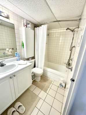 Bathroom - High-rise apt in downtown of Montreal (Montreal)