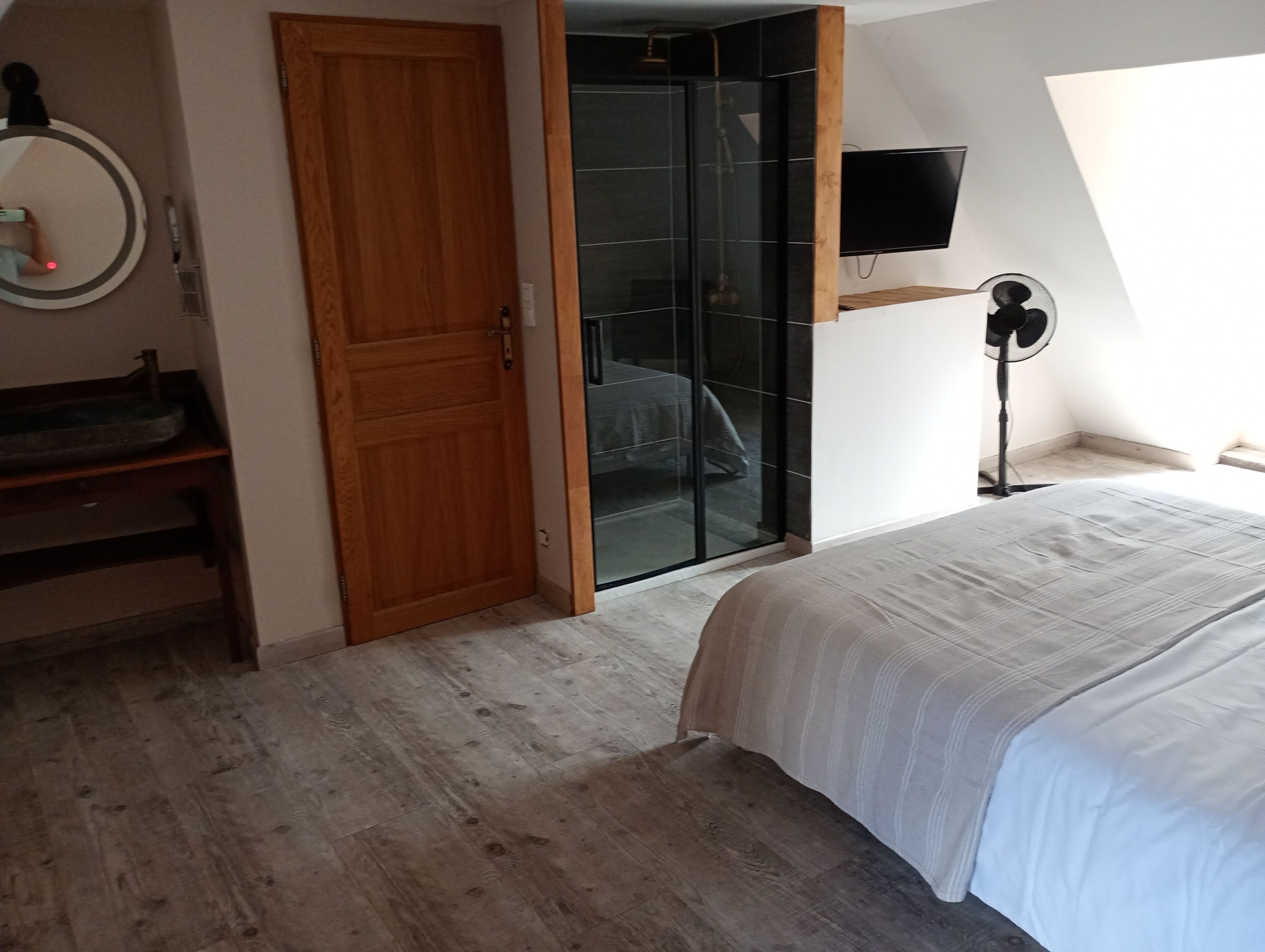 3 bedrooms, bed sheets