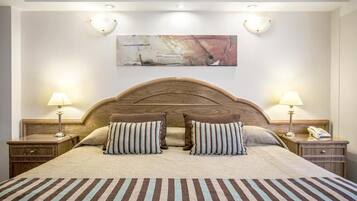 Junior Double or Twin Room | Desk, free WiFi, bed sheets, wheelchair access