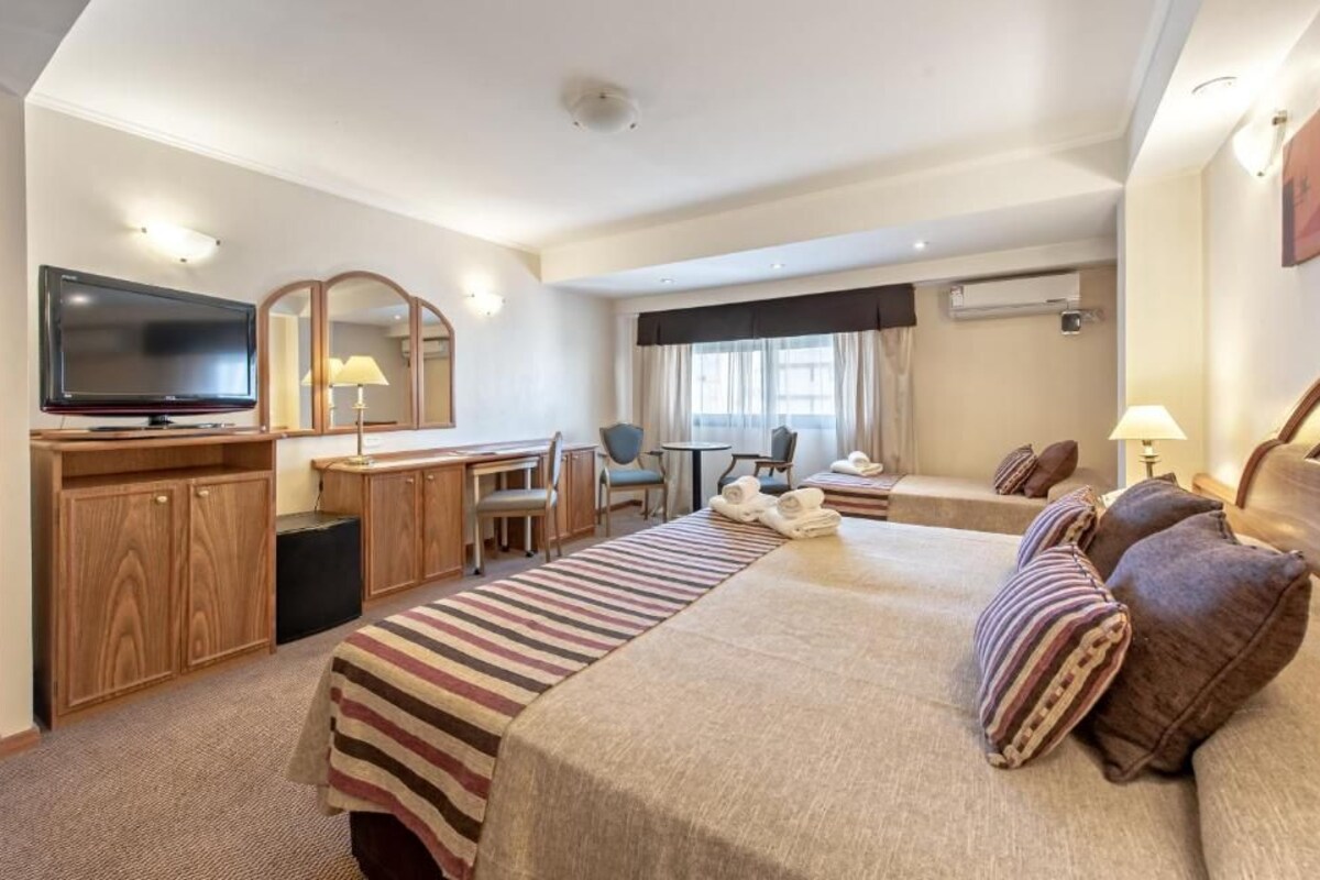 Quarto triplo sênior | Wi-Fi de cortesia, roupa de cama