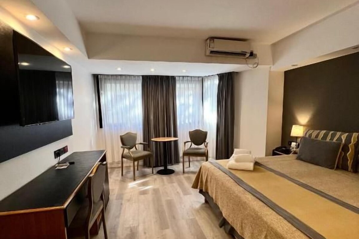 Quarto luxo | Wi-Fi de cortesia, roupa de cama
