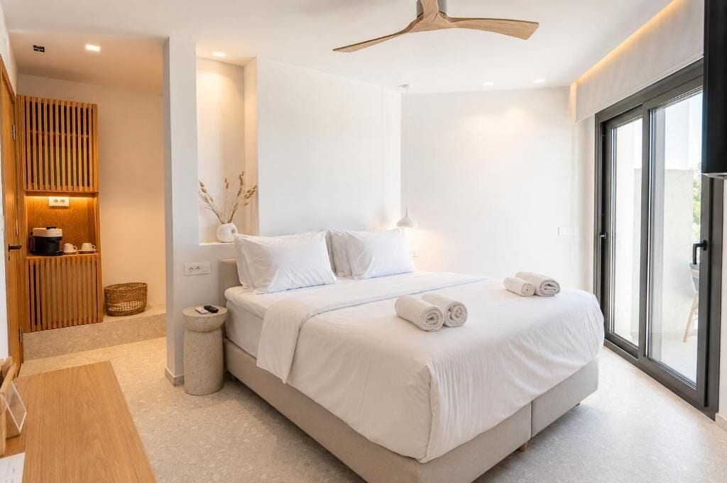 Suite, Sea View | In-room safe, soundproofing, free WiFi, bed sheets