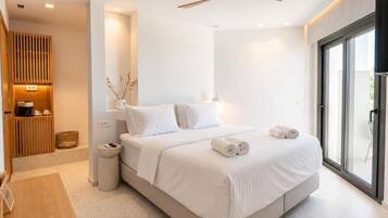 Suite, Sea View | In-room safe, soundproofing, free WiFi, bed sheets