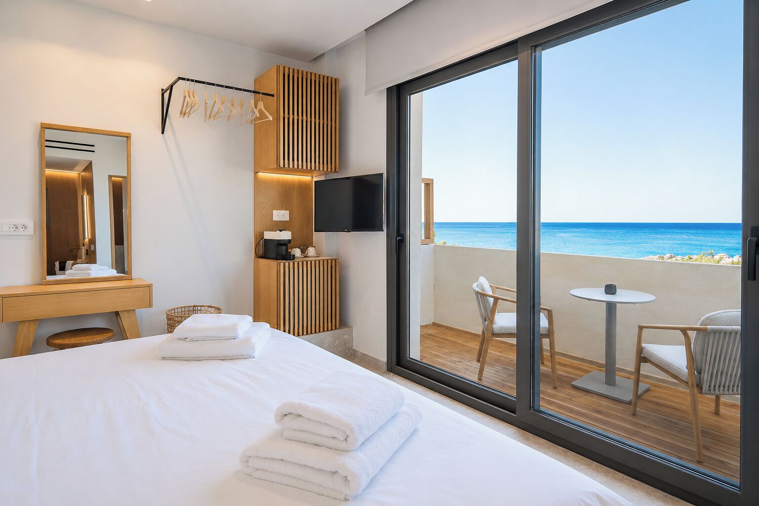 Deluxe Double Room, Sea View | In-room safe, soundproofing, free WiFi, bed sheets