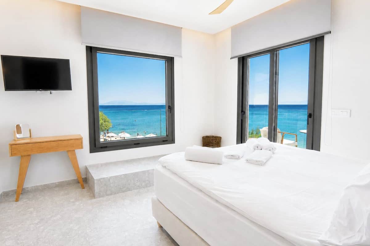 Panoramic Studio Suite, Patio, Sea View