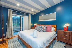 Iron/ironing board, Internet, bed sheets - Blue Ridge Basecamp · Sauna · Hot Tub · Views · (Asheville)