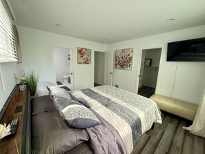 3 habitaciones, tabla de planchar con plancha, wifi y ropa de cama 