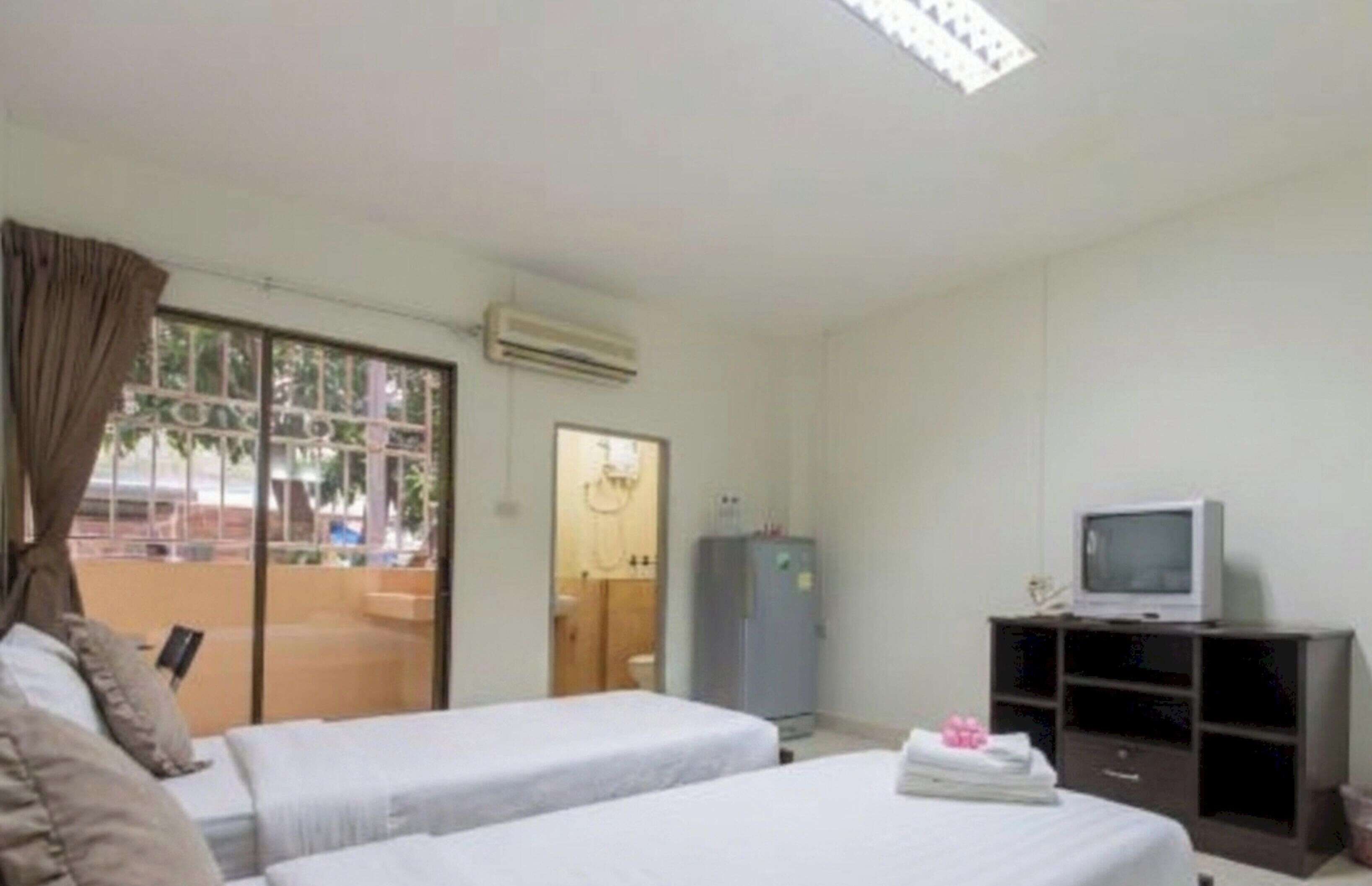 Quarto duplo superior | Escrivaninha, Wi-Fi de cortesia, roupa de cama