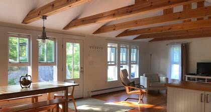Beautiful 3 bedroom Farmhouse, near downtown Kennebunkport & Goose Rocks Beach
