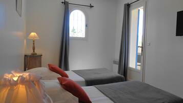 Suite familiar, vistas a la montaña | Ropa de cama de alta calidad y decoración individual