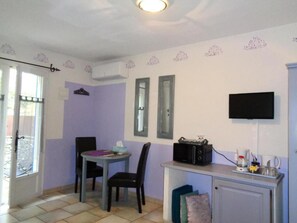 Doppelzimmer, Terrasse, Gartenblick | Speisen