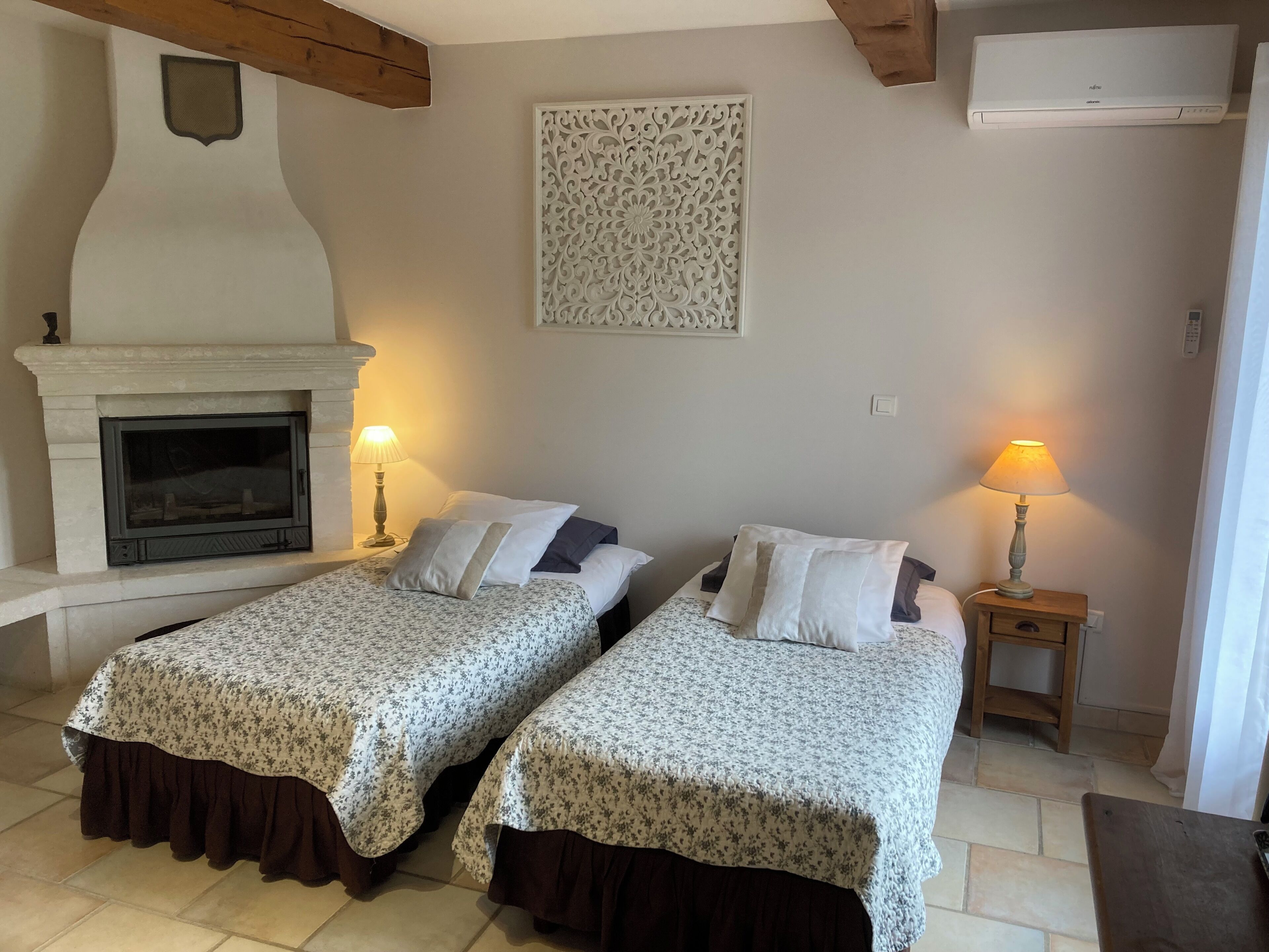 Literie de qualité supérieure, décoration personnalisée
