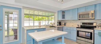 Apollo Beach Oasis – 3BR Home w/ Fire Pit & BBQ